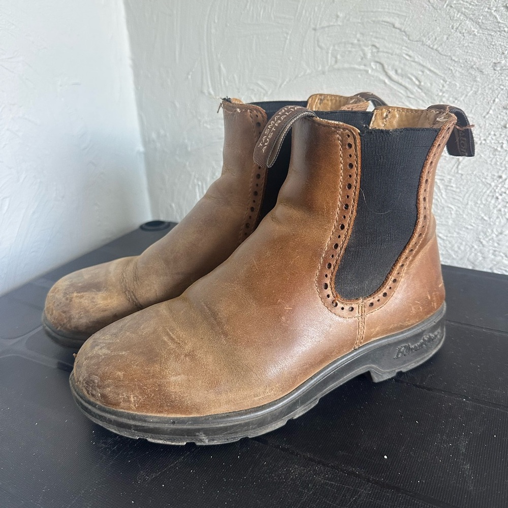 Blundstone Brown Leather Chelsea Ankle Boots with Black Elastic